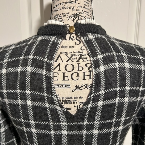 Vince Camuto - Picture 5 of 6